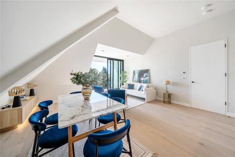 Creswick Road, London 3 bed apartment for sale