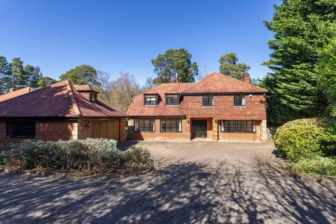 Beech Close, Cobham, Surrey, KT11 5 bed detached house for sale