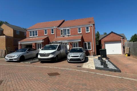 Elm Close, Ipswich IP6 3 bed semi
