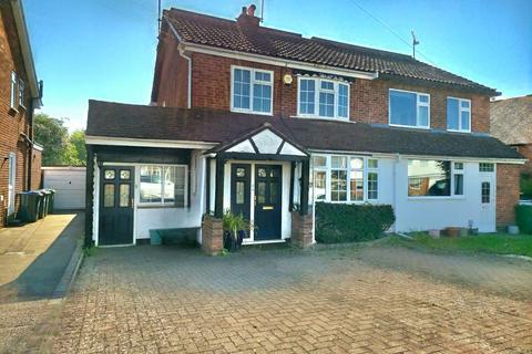 Grange Avenue, Warwickshire CV8 4 bed semi