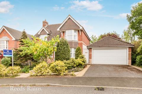 Beverley Way, Macclesfield SK10 3 bed detached house for sale