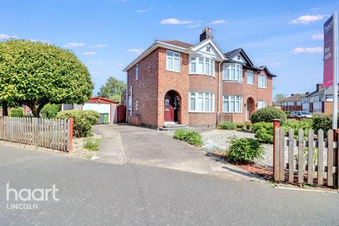 Hunt Lea Avenue, Lincoln 3 bed semi