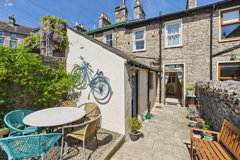 West Street, Kendal LA9 2 bed terraced house for sale