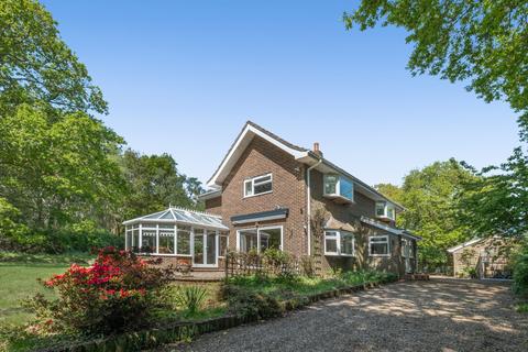 Corfe Mullen, Wimborne 3 bed detached house for sale