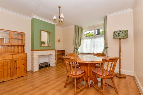 Linden Road, Ashford, Kent 3 bed semi