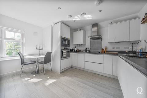 Broadclough Way, Maidstone, Kent, ME17 2 bed apartment for sale