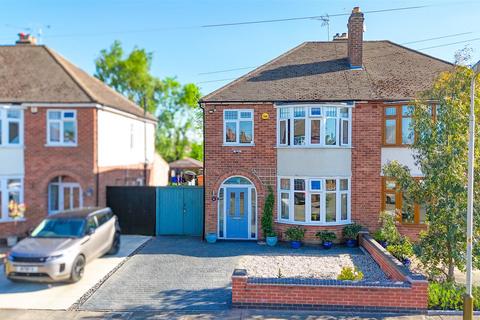 South Kingsmead Road, Knighton... 3 bed semi