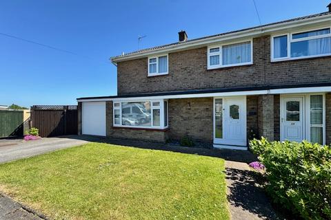 37 Harewood Crescent Louth LN11 0JD 3 bed semi