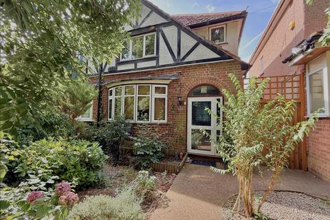 North Western Avenue, Watford, WD25 3 bed semi
