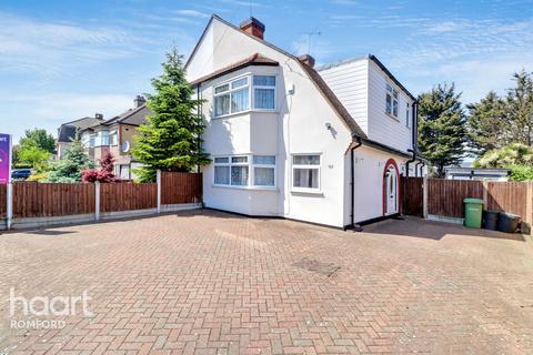 Lowshoe Lane, Romford, RM5 2AP 3 bed semi