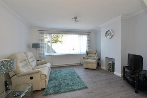 Cedar Avenue, Wickford, Essex 2 bed semi