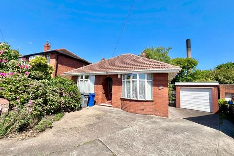 Warner Avenue, Barnsley, S75 2EG 2 bed detached bungalow for sale