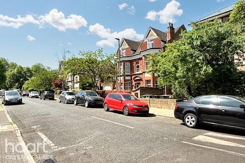 Victoria Crescent, London 1 bed flat for sale