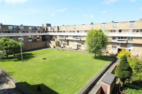 Waterloo Walk, Washington NE37 3 bed flat for sale