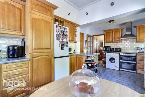 Station Road, Wymondham 3 bed semi