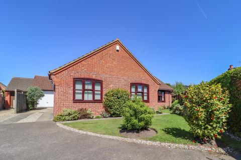 Hawthorn Walk, Holt 2 bed detached bungalow for sale