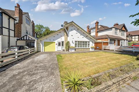 Royston Park Road, Hatch End HA5 2 bed detached bungalow for sale