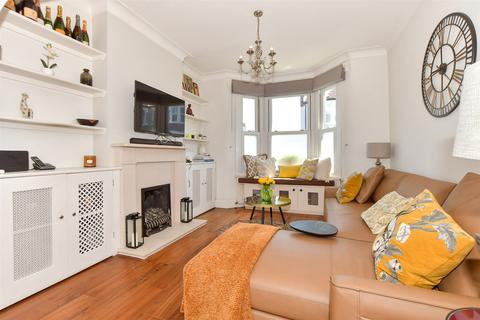 Prospect Road, Woodford Green IG8 2 bed end of terrace house