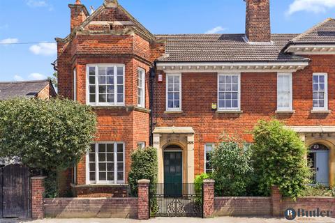 Shaftesbury Avenue, Bedford 4 bed semi