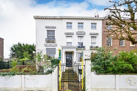 Spring Terrace, Richmond, Surrey, TW9 2 bed flat for sale