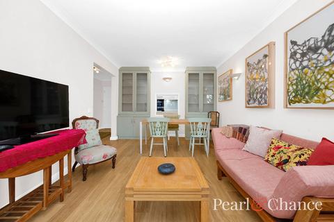 Heathside, Finchley Road, NW11 2 bed apartment for sale