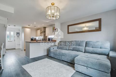 Skippers Way, Walton On The Naze CO14 2 bed terraced house for sale