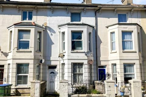 67(A) Arundel Road, Littlehampton... 2 bed flat for sale