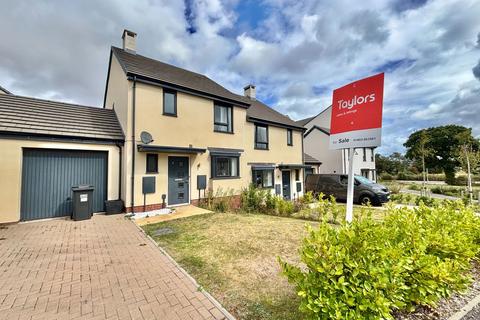 Eight Acre Drive, Paignton 3 bed semi