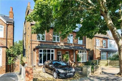 Cedars Road, Kingston upon Thames KT1 2 bed flat for sale
