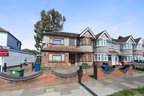 Malvern Avenue, Harrow 4 bed end of terrace house for sale