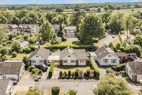 Lea Avenue, Crewe CW4 3 bed bungalow for sale