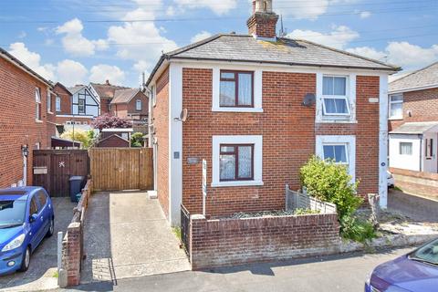 Cross Street, Sandown PO36 3 bed semi