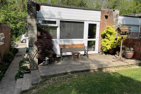 Gurnard Pines, Cockleton Lane, Cowes 2 bed semi