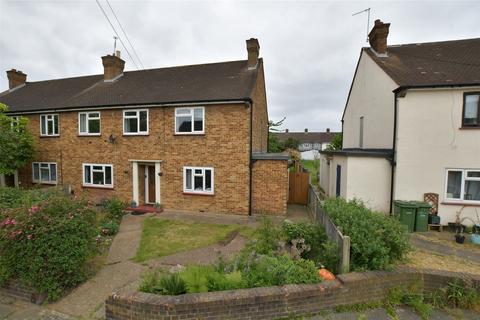 Burwood Gardens, Rainham RM13 2 bed maisonette for sale