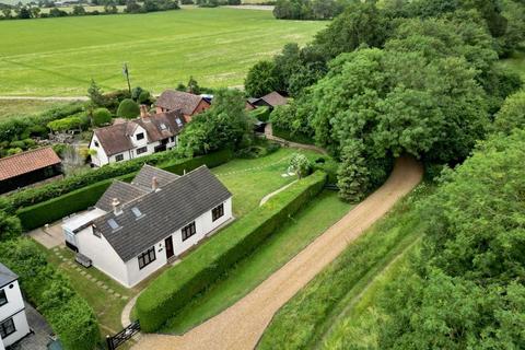 Epping Long Green, Epping CM16 2 bed bungalow for sale