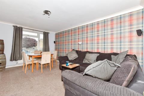 Owen Square, Walmer, Deal, Kent 2 bed flat for sale