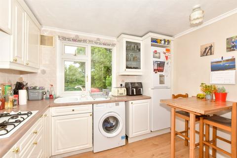 Owen Square, Walmer, Deal, Kent 2 bed flat for sale