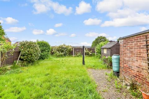 The Avenue, Greenacres, Aylesford, Kent 3 bed semi