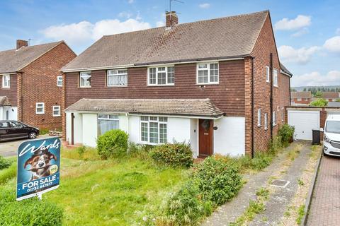 The Avenue, Aylesford ME20 3 bed semi