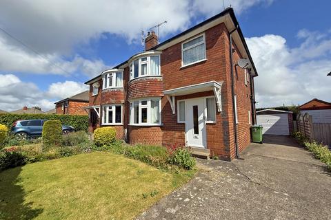 Hirstead Gardens, Scarborough YO12 3 bed semi