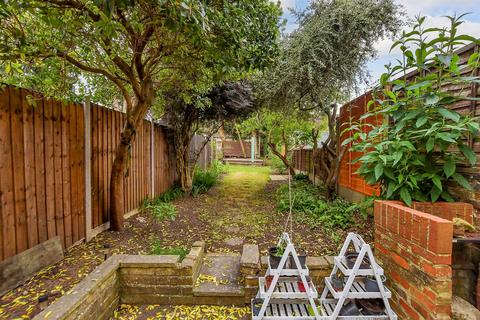 Tonbridge Road, Maidstone, Kent 2 bed terraced house for sale