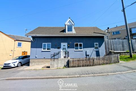 Cefnpennar Road, Cwmbach, Aberdare 3 bed detached house for sale