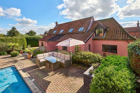 Market Place, Norwich NR16 5 bed barn conversion for sale