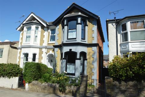 CENTRAL RYDE 3 bed semi