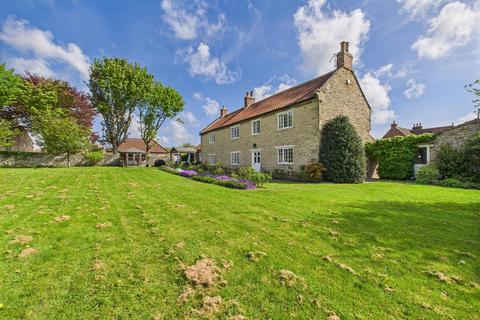 Main Street, Scarborough YO12 4 bed farm house for sale