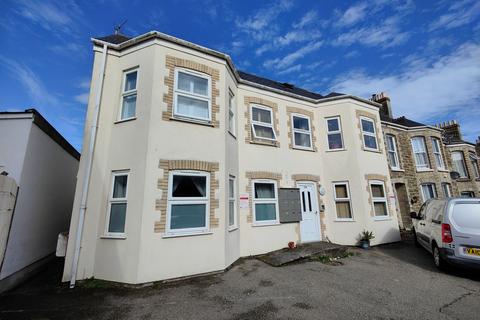 Fernhill Road, Newquay TR7 2 bed ground floor flat for sale