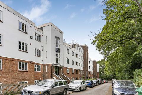 The Woodlands, London, SE19 2 bed apartment for sale