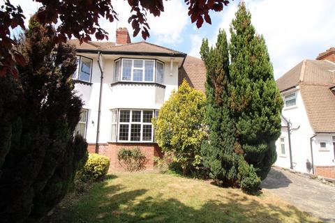 Mead Way, Bromley, BR2 3 bed semi