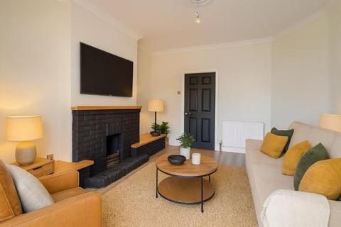 Oakleigh Park Drive, Leigh