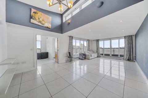 Balham High Road, Balham, London, SW17 2 bed flat for sale